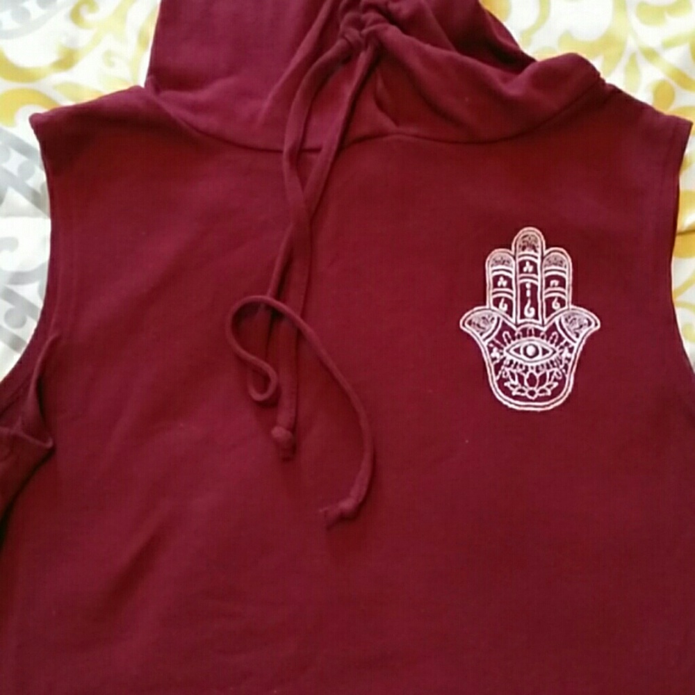 Hamsa sleeveless hooded shirt